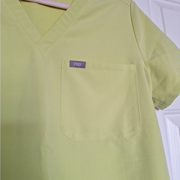 Figs Medium Citrine Neon Yellow Scrub Top - Picture 3 of 8